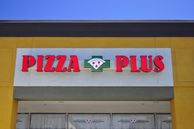 Pizza Plus in Escalon Storefront